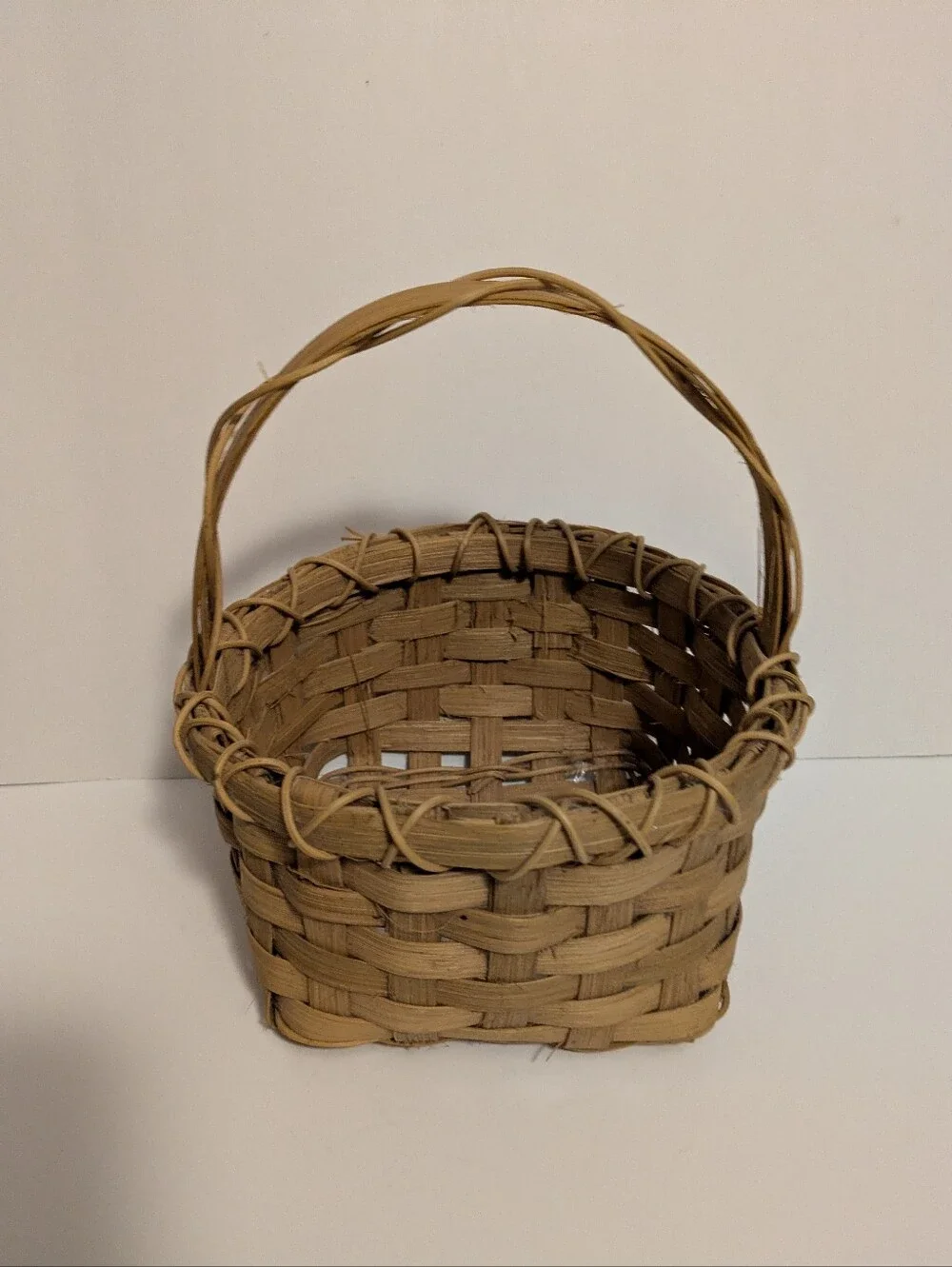 Basket Handwoven Natural 1986 Wicker Basket with Handle Tan